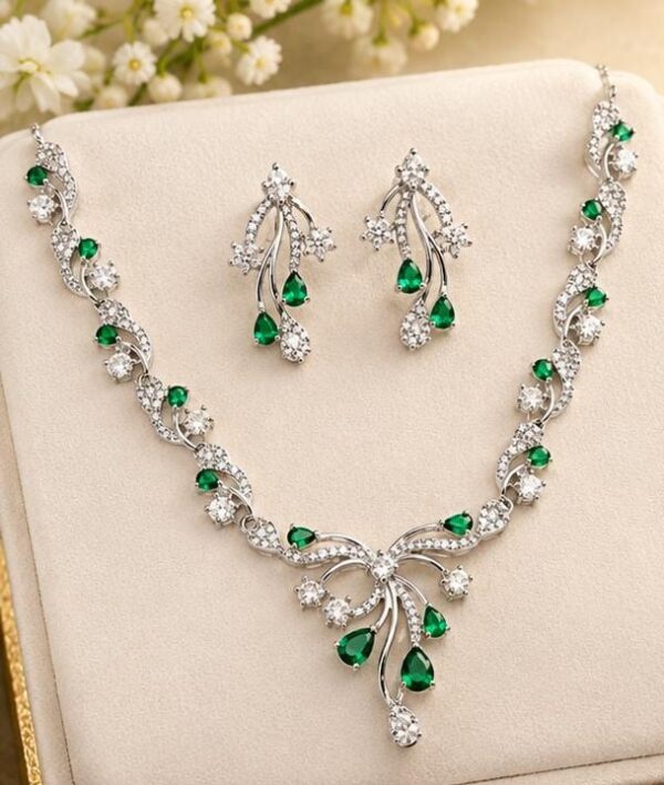 Emerald Veil Sleek Neck piece